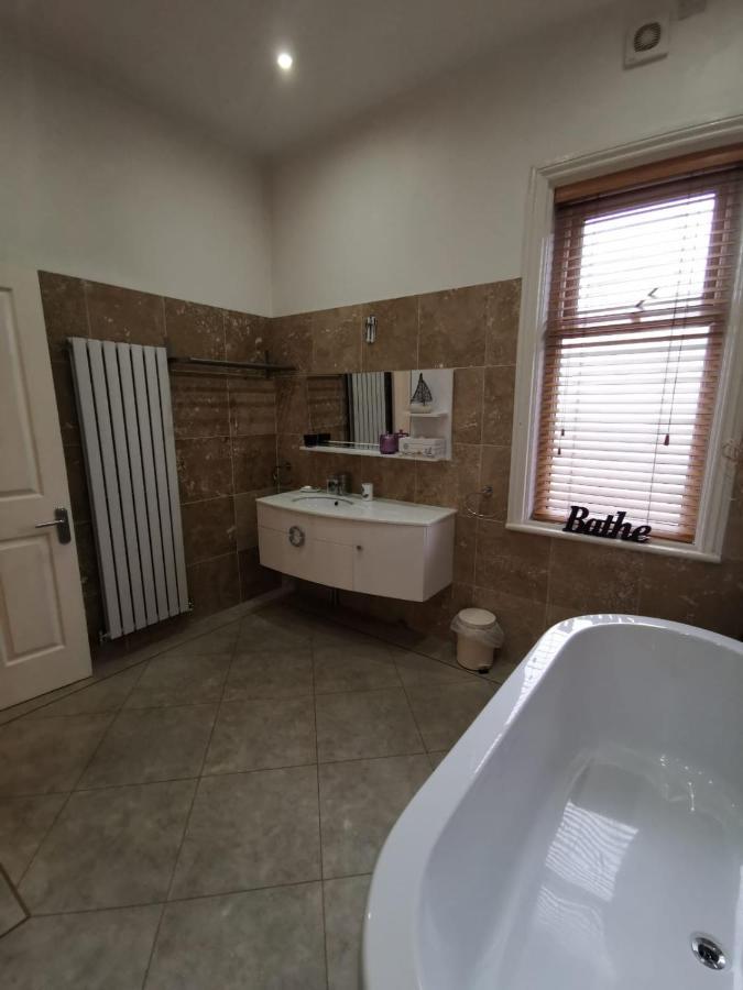 Vale House Bed and Breakfast Southport Exteriör bild