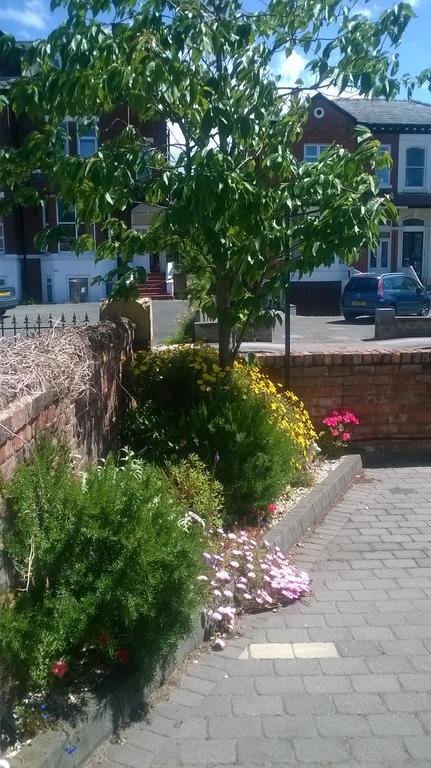 Vale House Bed and Breakfast Southport Exteriör bild